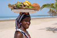 Vendeuse ambulante sur la plage